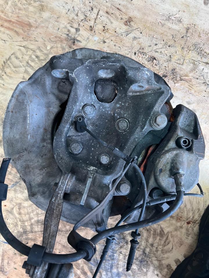 BMW 6er E63 E64 4.4 Achsschenkel Radnabe Bremssattel Vorne – Bild 12