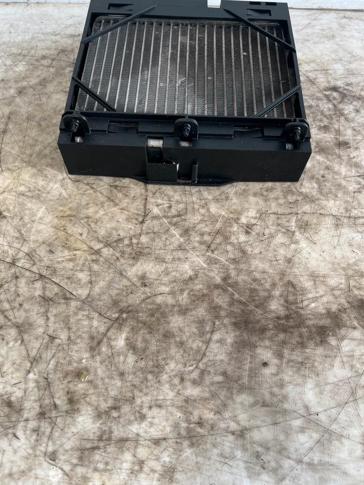 BMW 5er F10 F11 Motorkühler Ölkühler 7572542 7805630 – Bild 4