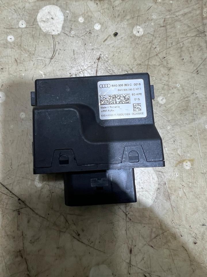 Audi A4 B9 8W Kraftstoffpumpe Steuergerät 8W0906093C – Bild 2
