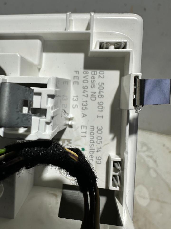 Audi A3 8V Leseleuchte Innenleuchte Dachleuchte Leuchte 8V0947135 – Bild 6