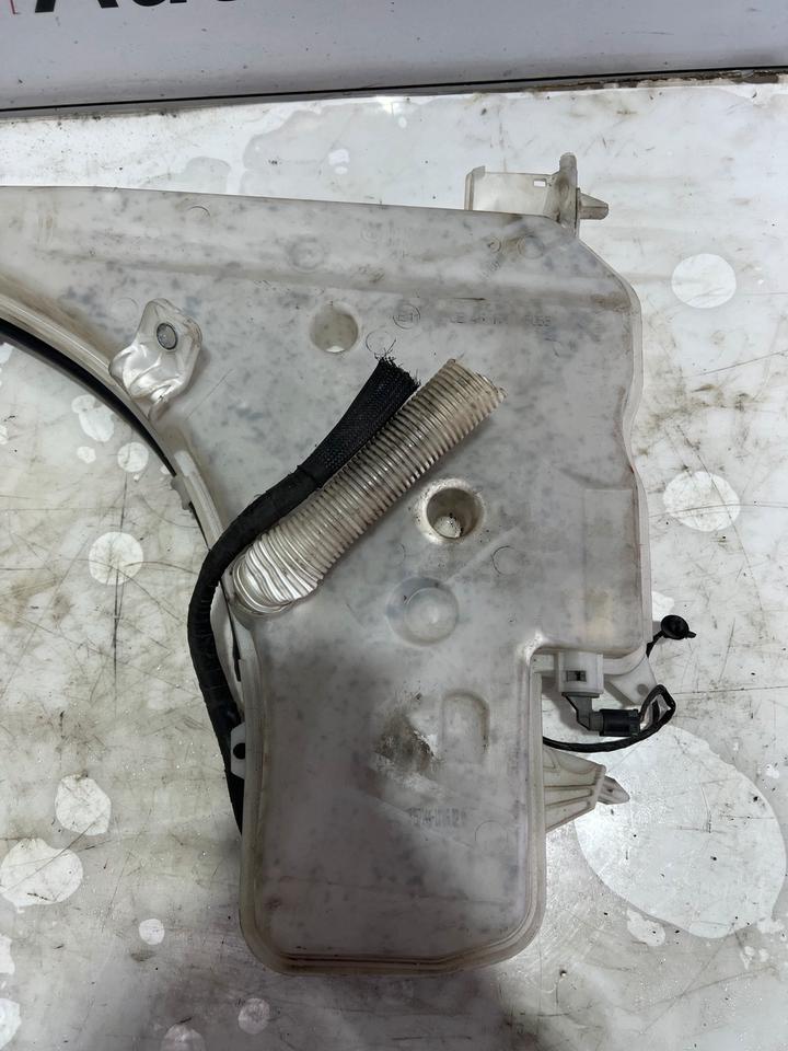 BMW 3er E92 E93 Wasserbehälter 677157146 – Bild 4