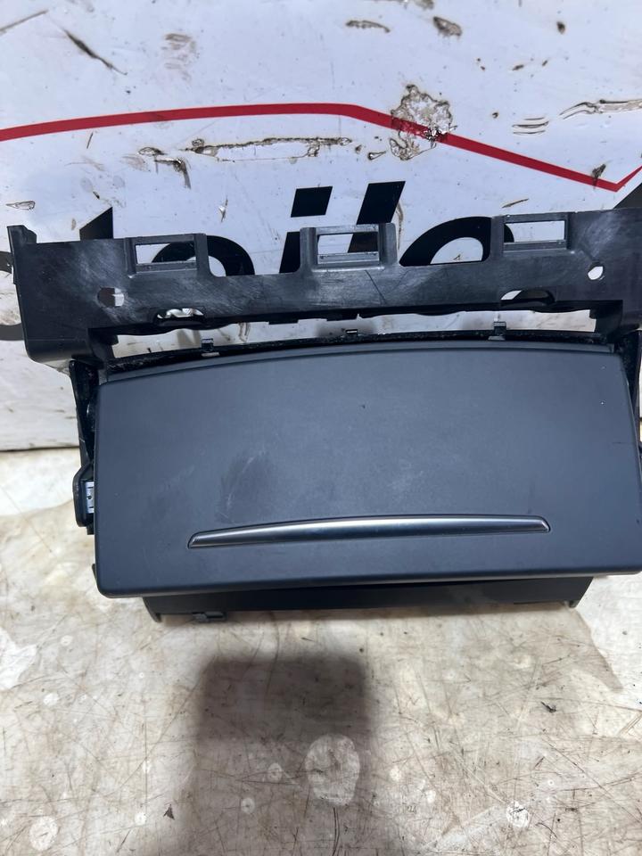 Audi A8 4H Mittelkonsole Blende Aschenbecher Ascher 4H0864051B – Bild 2