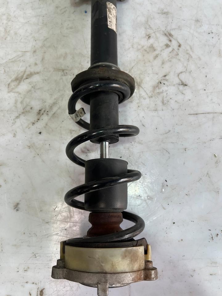 Audi A4 B9 8W Stoßdämpfer Federbein Dämpfer Vorne – Bild 10