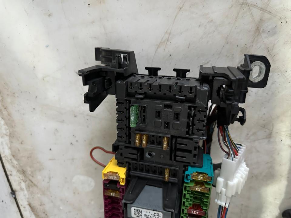 Mercedes W246 Sicherungskasten Relaiskasten A2469066600 – Bild 3