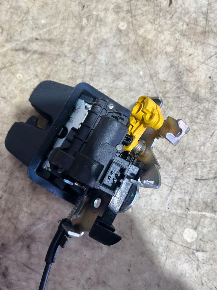 VW Passat B8 3G Heckklappenschloss Schloss 3G0827506D – Bild 4