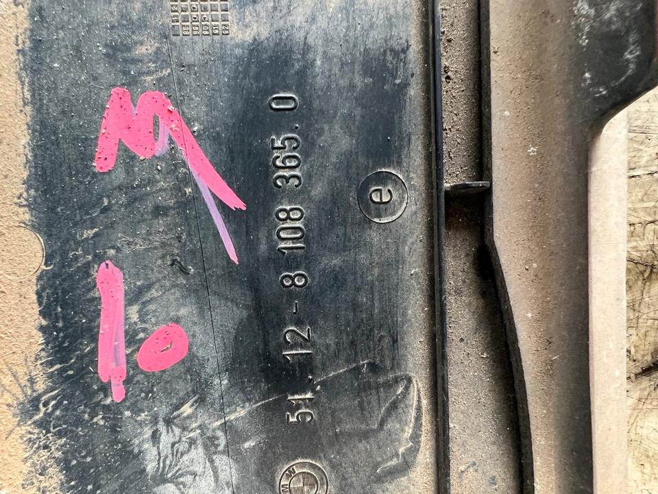 BMW 8er E31 Abdeckungsklappe Hinten 8108365 – Bild 6