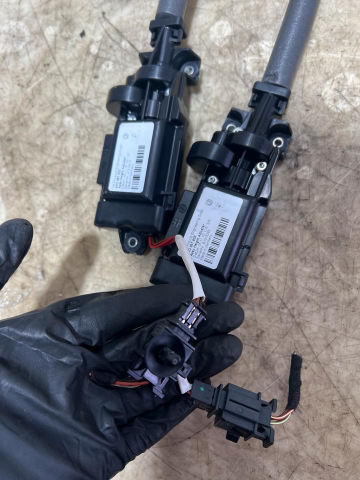 Audi A8 4H Gurtversteller Sicherheitsgurt Höhen 4H0857833 – Bild 7