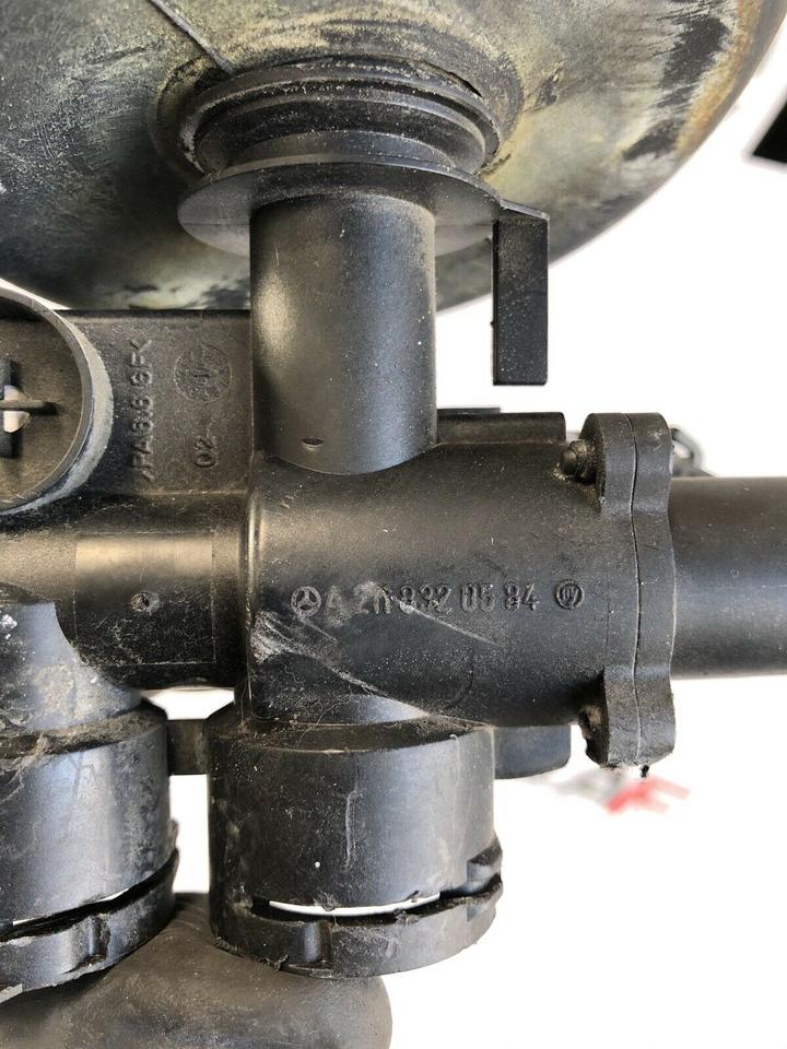 Mercedes CLS W219 Heizungventil Umschaltventil A2118320584 – Bild 5