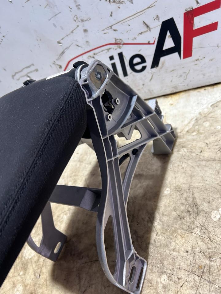 Audi A4 B9 8W Mittelarmlehne Armlehne 8W0864283A – Bild 4