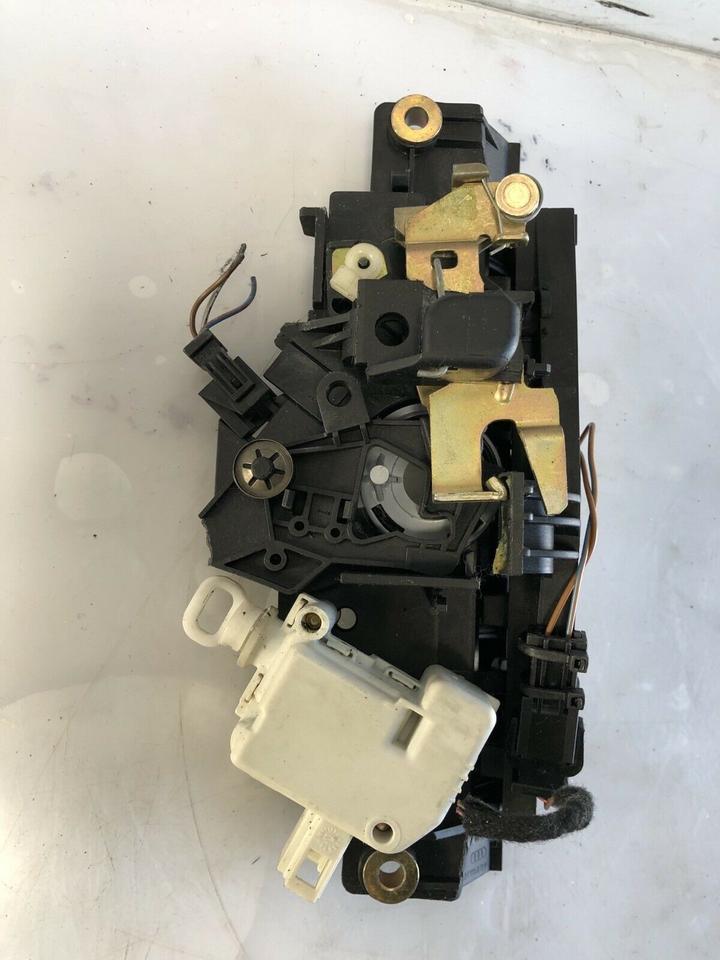 Audi A6 4B Heckklappenschloss 4B0827565 – Bild 3
