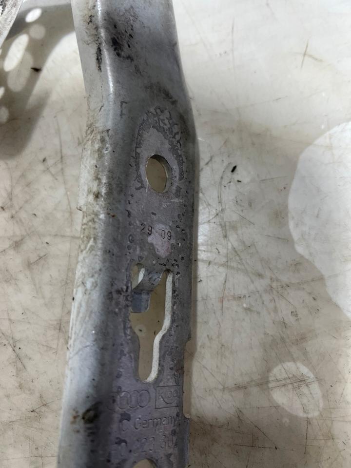 Audi A6 4F Motorhaubenscharniere Scharniere 4F0823302 4F0823301 – Bild 3