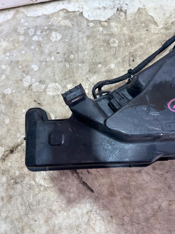 Audi A4 B9 8W Wischwasserbehälter Behälter 8W0955451J – Bild 4