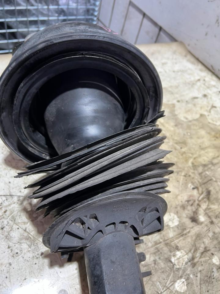 Mercedes CLS W218 Luftfederung Luftfederbein Stoßdämpfer Vorne – Bild 17