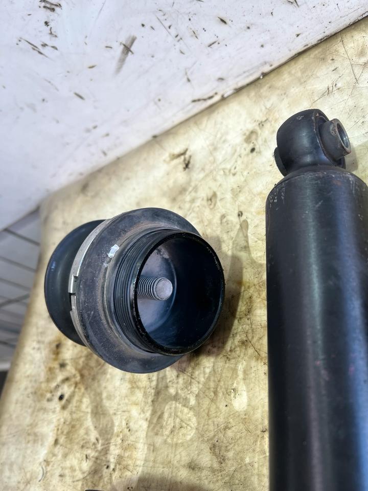 VW Touran 1T3 GP2 Gewindefahrwerk Fahrwerk Stoßdämpfer Federbein – Bild 9