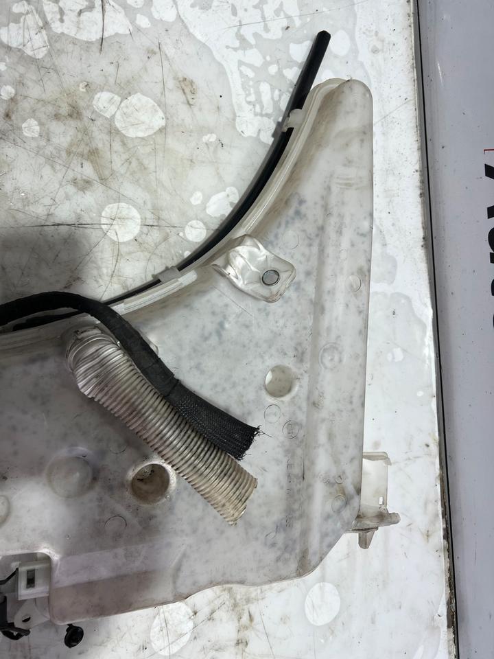 BMW 3er E92 E93 Wasserbehälter 677157146 – Bild 5