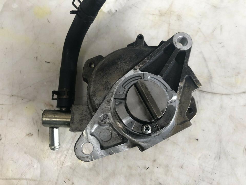 Mitsubishi Outlander III 2.2 DID 4N14 Vakuumpumpe – Bild 2