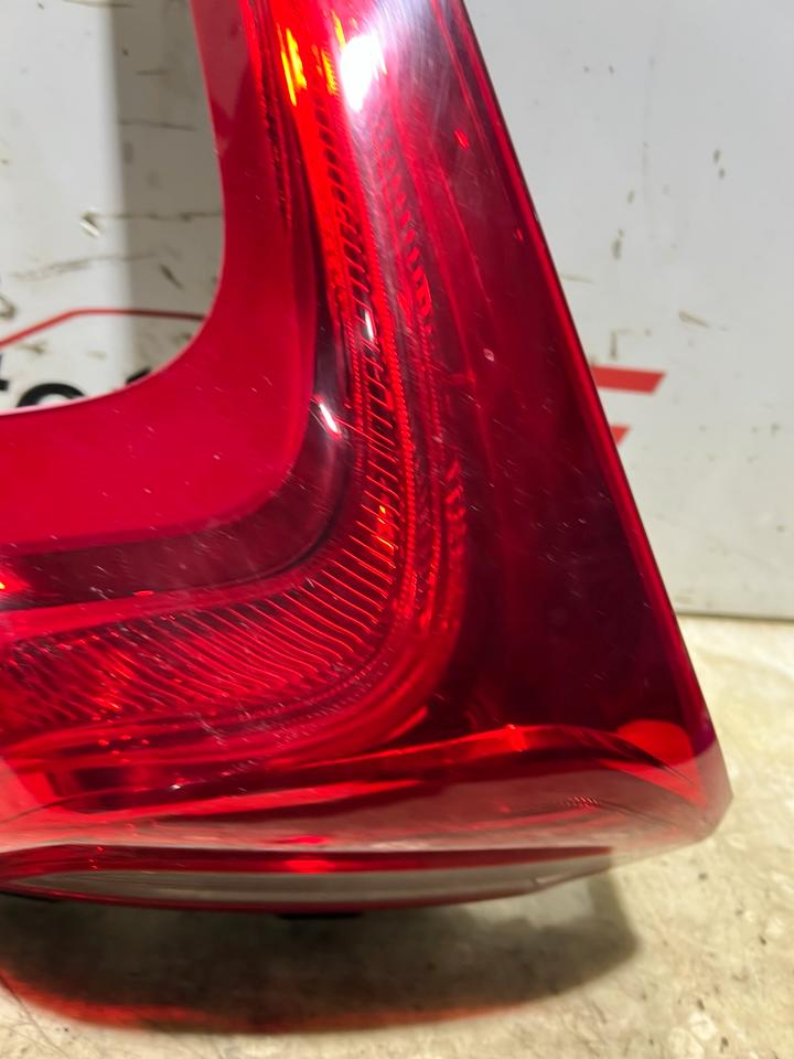 Volvo V40 D4 Rückleuchte Heckleuchte Leuchte Hinten – Bild 12