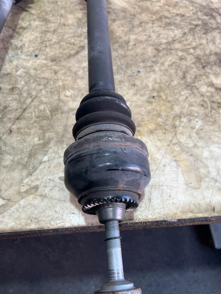 BMW 5er F10 M5 M6 F12 F13 F06 Antriebswelle Gelenkwelle Hinten – Bild 3