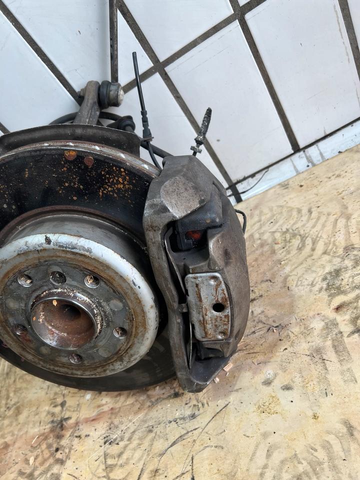 BMW 6er E63 E64 4.4 Achsschenkel Radnabe Bremssattel Vorne – Bild 10