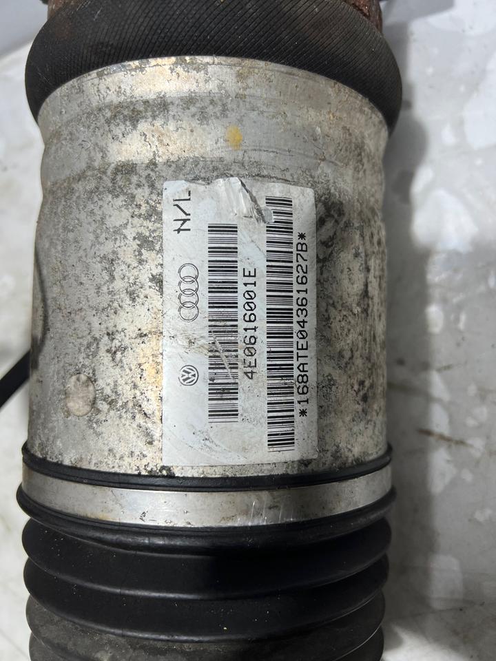 Audi A8 4E D3 Luftfahrwerk Stoßdämpfer Hinten 4E0616001 4E0616002 – Bild 6