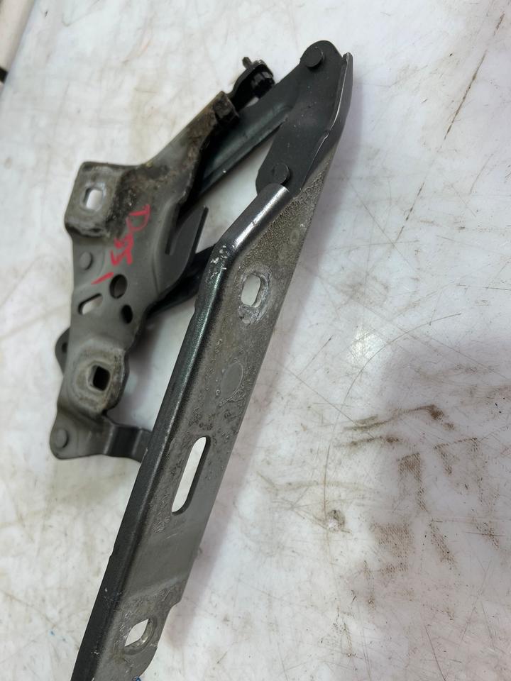 Audi A4 B9 8W Motorhaube Scharniere Vorne 8W0823301D 8W0823302D – Bild 4