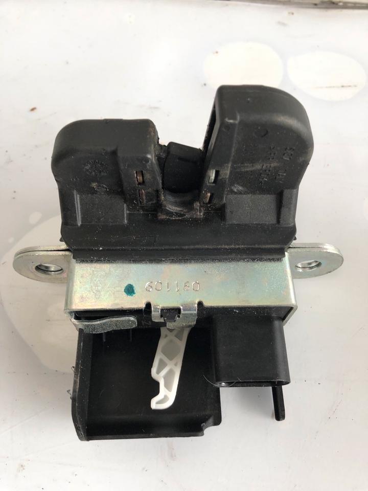 VW Touran Heckklappenschloss Schloss Hinten 1T0827505 – Bild 6