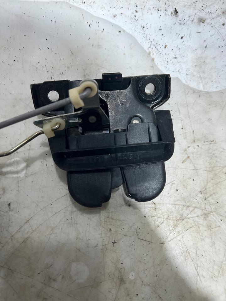 Audi A6 4B Heckklappenschloss Schloss 4B9827520 – Bild 2