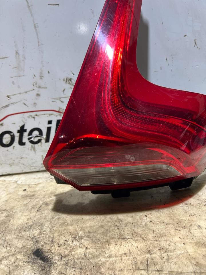 Volvo V40 D4 Rückleuchte Heckleuchte Leuchte Hinten – Bild 4
