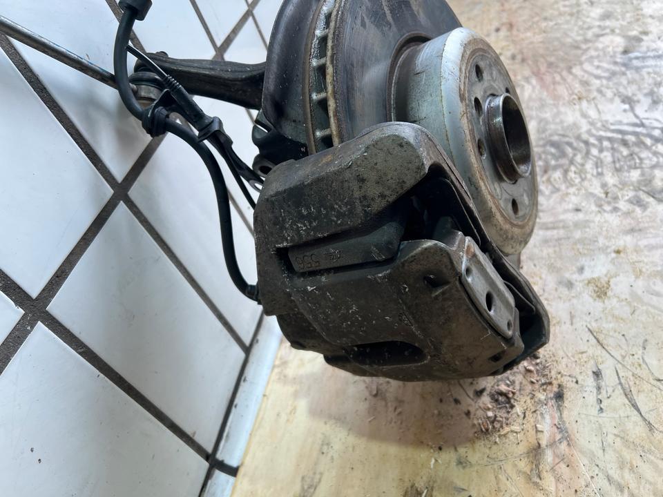 BMW 6er E63 E64 4.4 Achsschenkel Radnabe Bremssattel Vorne – Bild 5