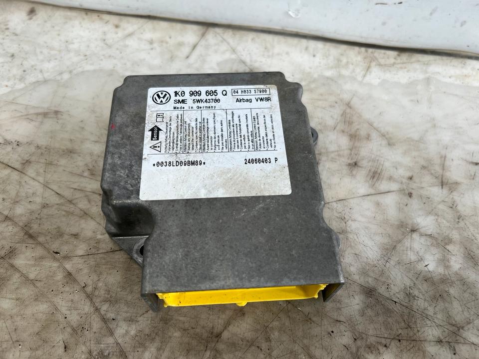 VW Golf 5 Airbag Modul Steuergerät Steuermodul 1K0909605Q – Bild 3
