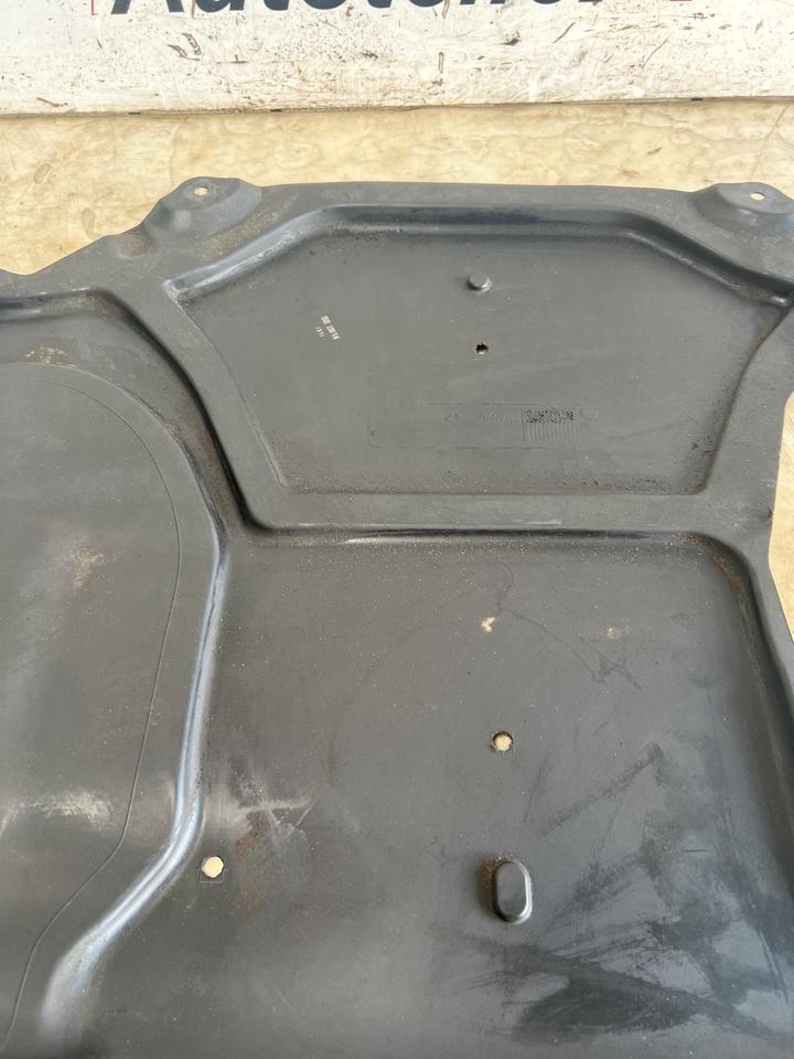 Mercedes E-Klasse W212 Unterbodenschutz A2125242630 – Bild 2