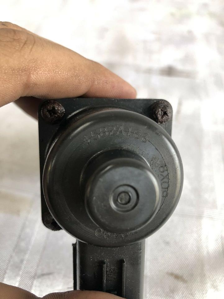 Mitsubishi Outlander 2.4 AGR Ventil EGR Ventil 1582A166 – Bild 4