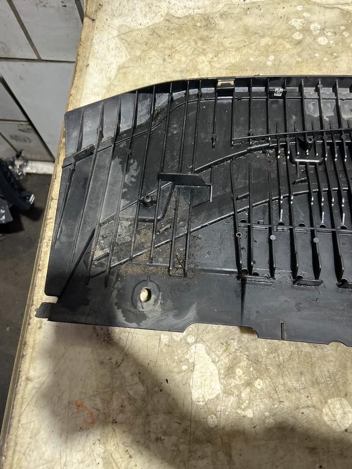 Audi A6 4G C7 Unterfahrschutz Unterbodenschutz 4G0807611 – Bild 7