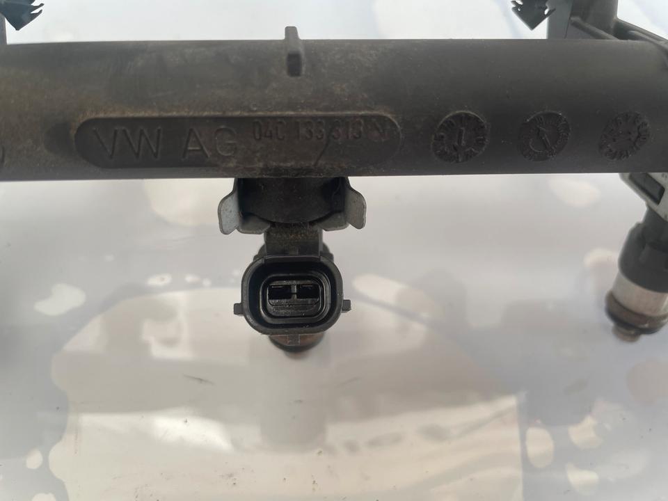 VW UP Einspritzdüse Einspritzleiste 04C133313 04C906031D – Bild 3