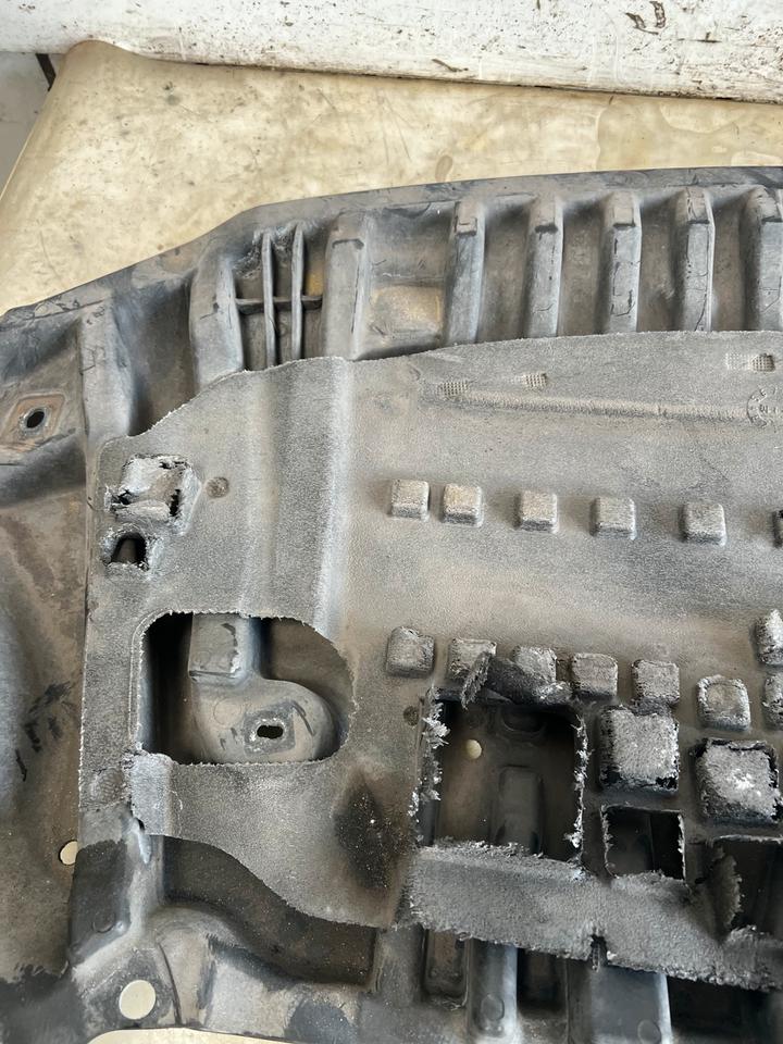 Mercedes E Klasse W212 Unterbodenschutz A2125200223 – Bild 5