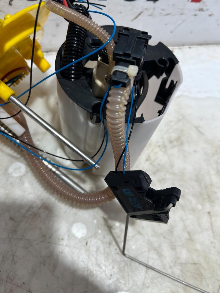 Audi A6 4F Benzinpumpe Kraftstoffpumpe 4F0919051AL – Bild 3