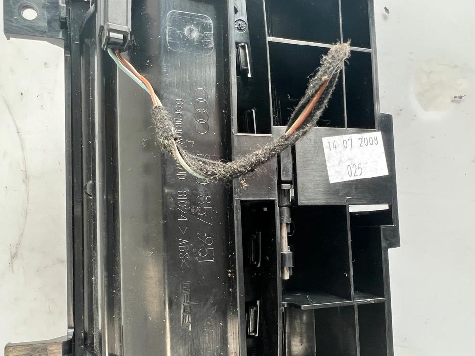 Audi A3 Aschenbecher Vorne 8P0857951 – Bild 4