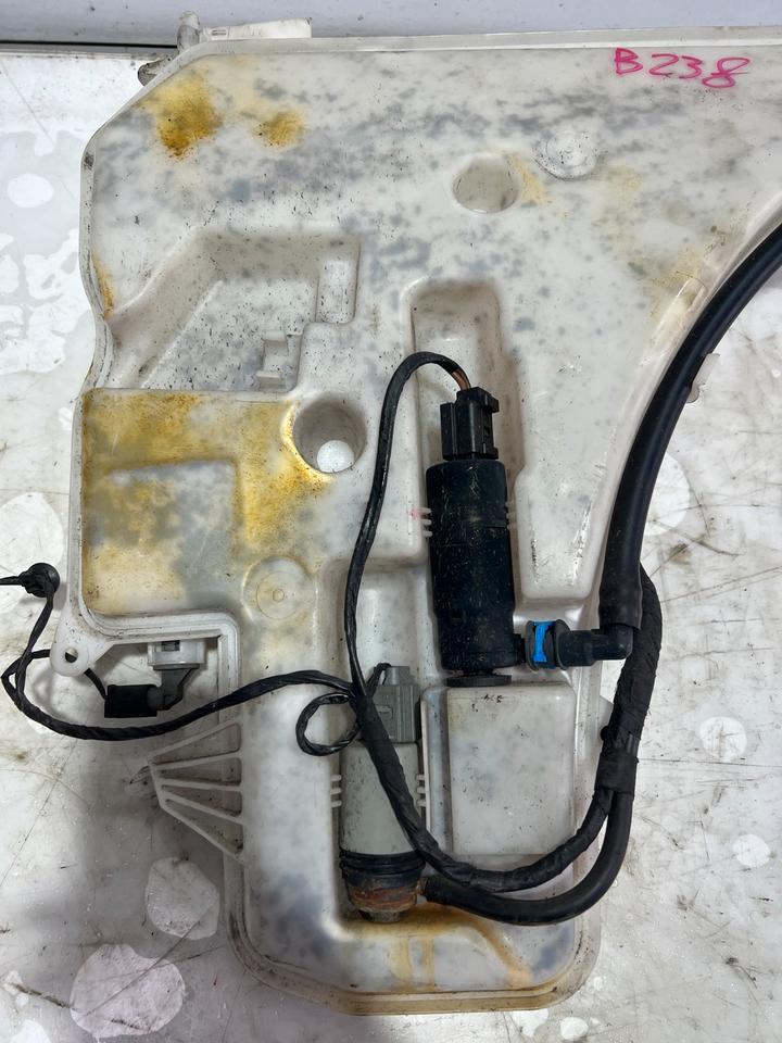 BMW 3er E92 E93 Wasserbehälter 677157146 – Bild 2