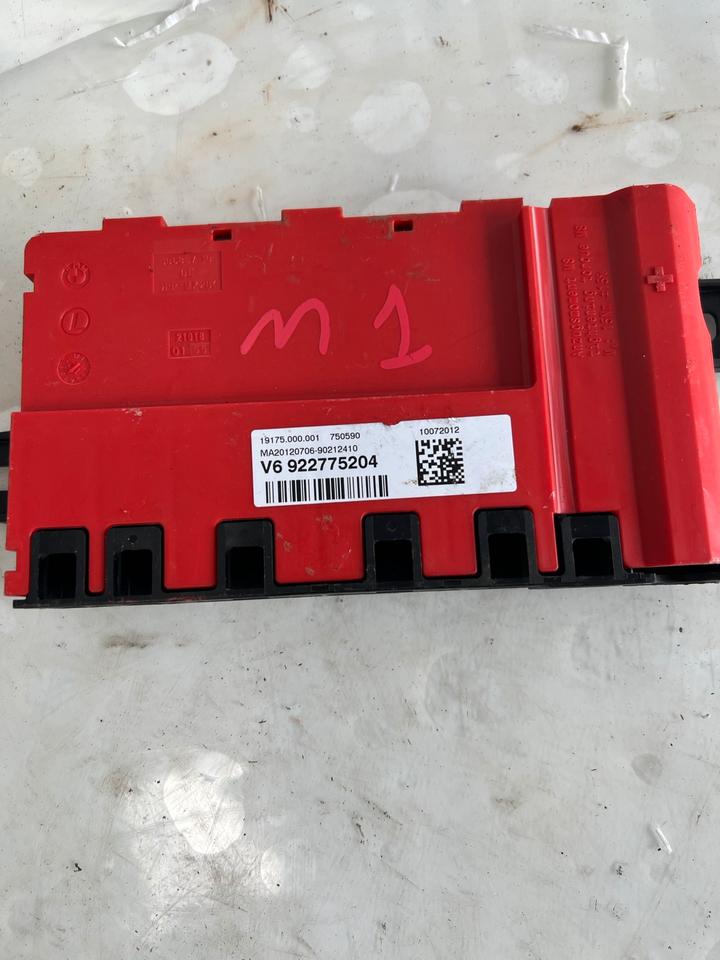 BMW 3er F30 F31 Stromverteiler Batterie 922775204 – Bild 2