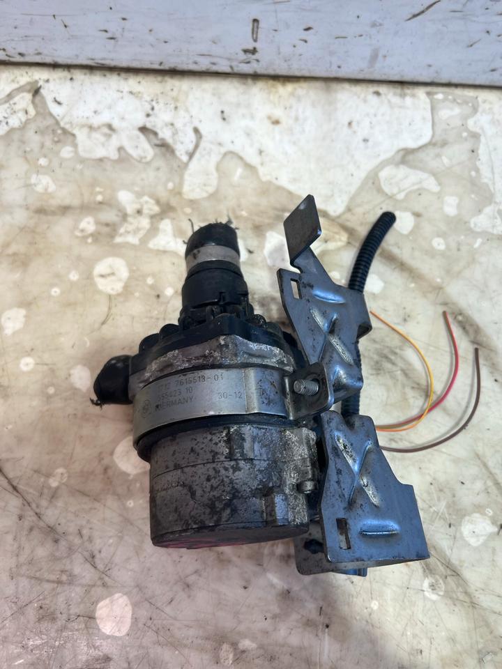 BMW 7er F01 F02 Zusatzwasserpumpe Pumpe 7615513 – Bild 4