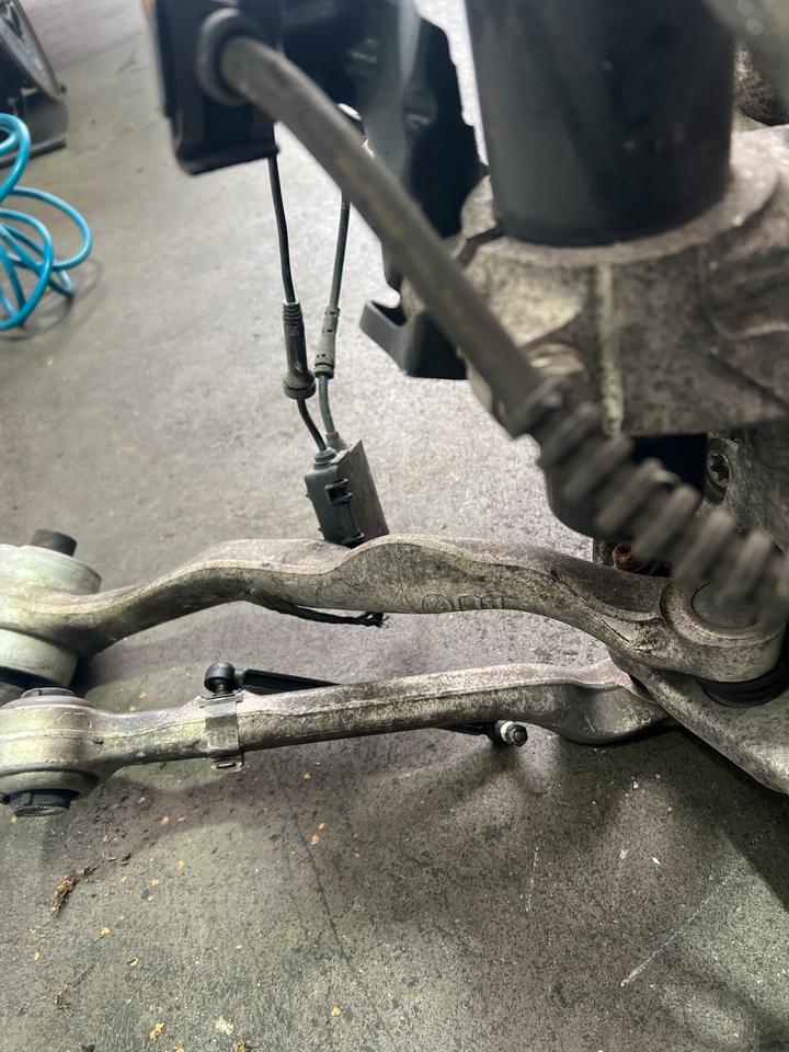 BMW 3er F30 F31 320d Achsschenkel Radnabe Bremssattel Vorne – Bild 9