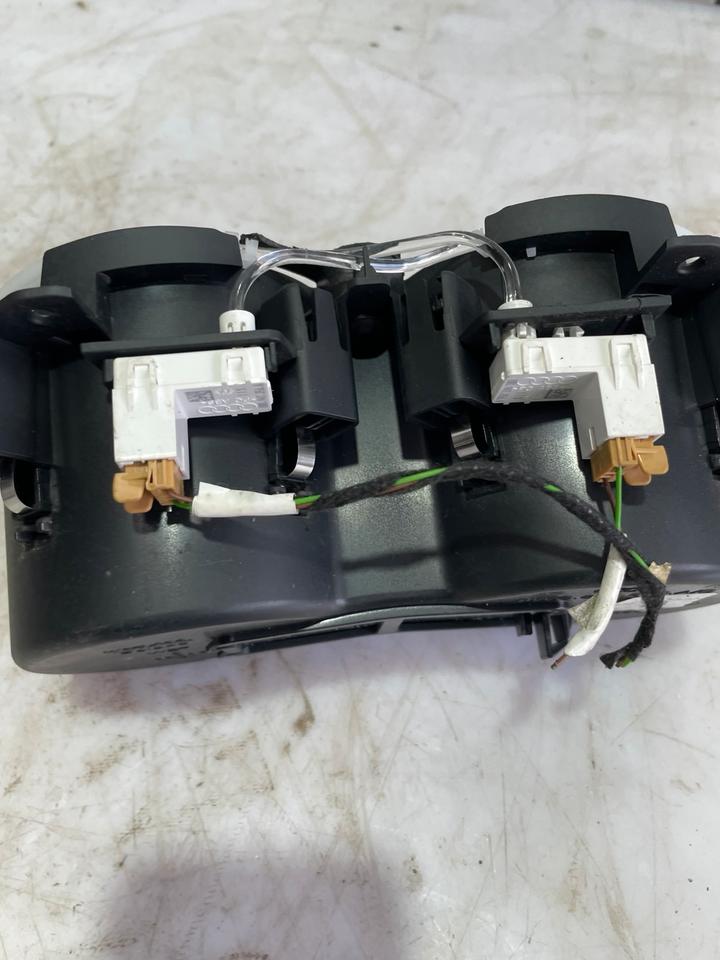 Audi A4 B9 8W Getränkehalter Mittelkonsole Getränke 8W0862533A – Bild 3