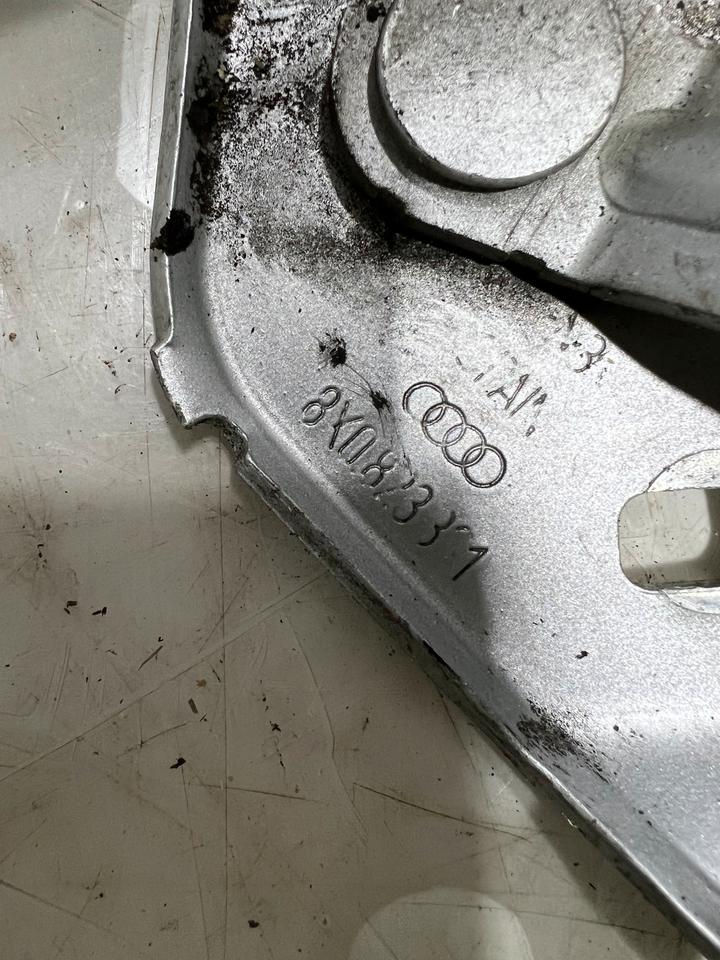 Audi A1 8X Motorhauben Scharnieren 8X082331 8X023302 – Bild 9