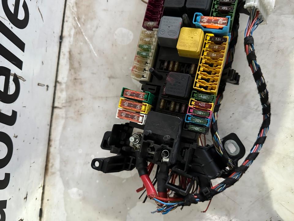 Mercedes W246 Sicherungskasten Relaiskasten A2469066600 – Bild 4