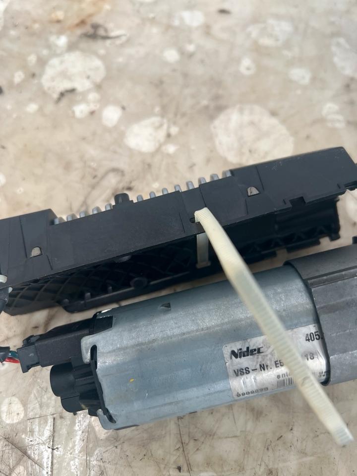 Audi A6 4F Elektrische Heckklappe Stellmotor Links 4F9959945 – Bild 5