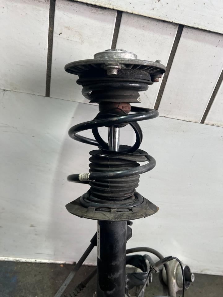 BMW 3er F30 F31 320d Achsschenkel Radnabe Bremssattel Vorne – Bild 6