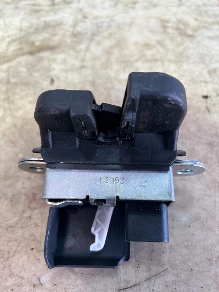 VW Golf Tiguan 5N Heckklappenschloss Schloss 5M0827505H – Bild 3