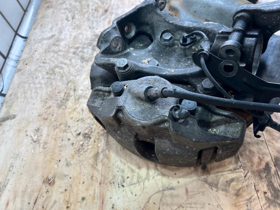 BMW 6er E63 E64 4.4 Achsschenkel Radnabe Bremssattel Vorne – Bild 7