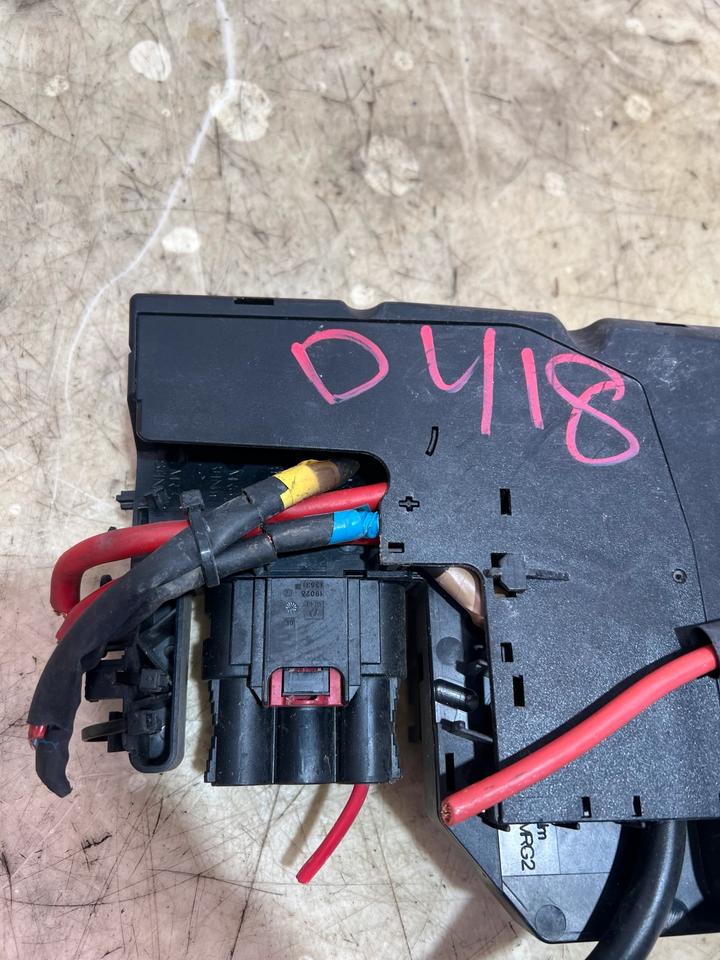 Mercedes W204 Sicherungskasten Batterieklemme A2075400740 – Bild 6