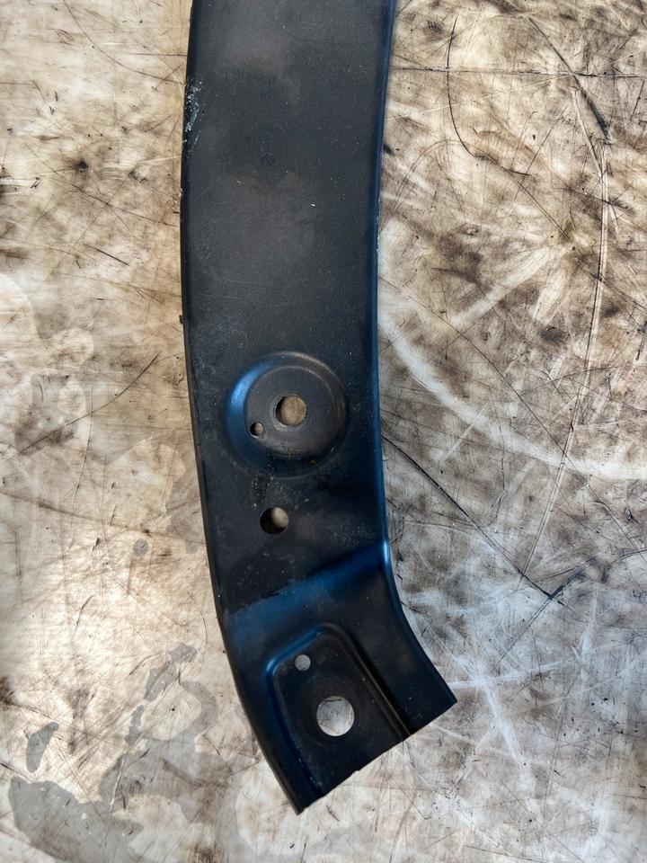 VW Tiguan 5N Scheinwerferhalterung 5N0806929A 5N0806930A – Bild 4